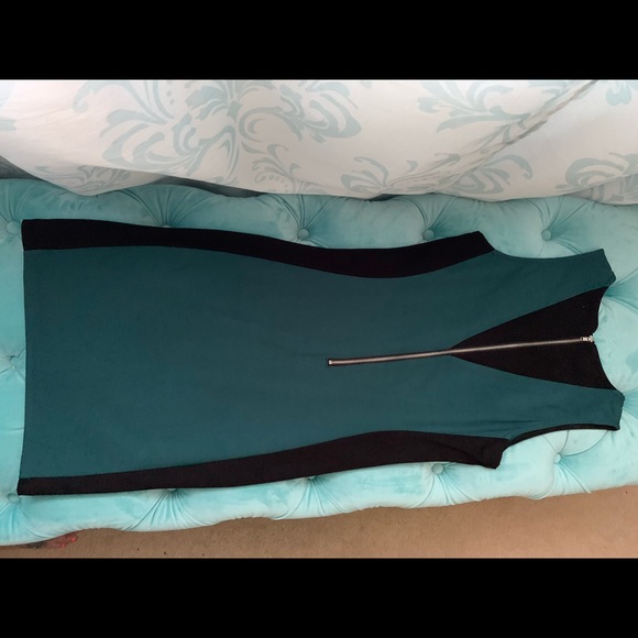 🔥 BNWT - Guess Bodycon Dress 🔥 - Picture 3 of 3